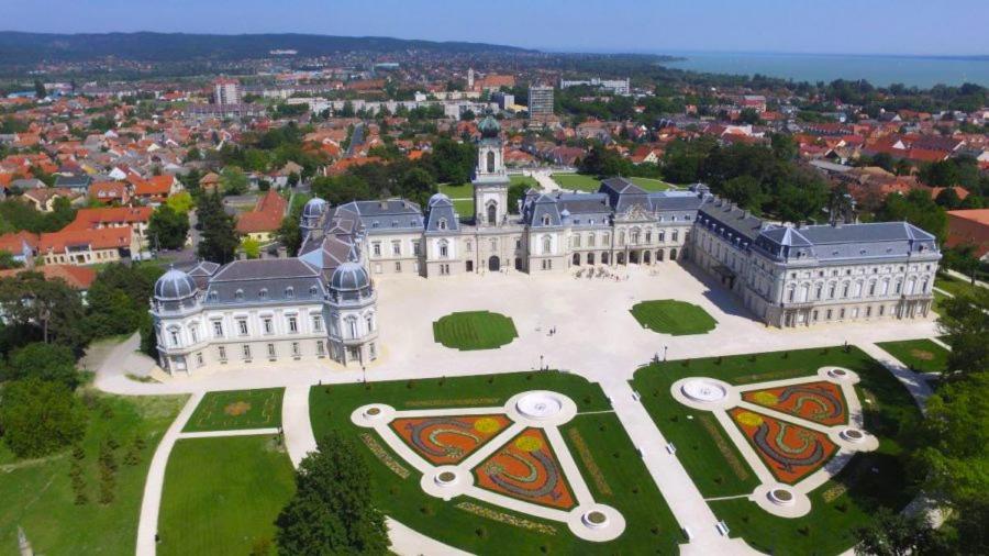 Villa Napvirag Vendeghaz Keszthely Exterior foto