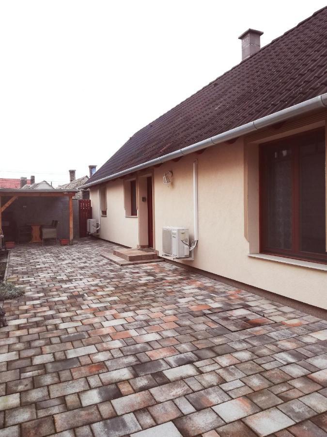 Villa Napvirag Vendeghaz Keszthely Exterior foto